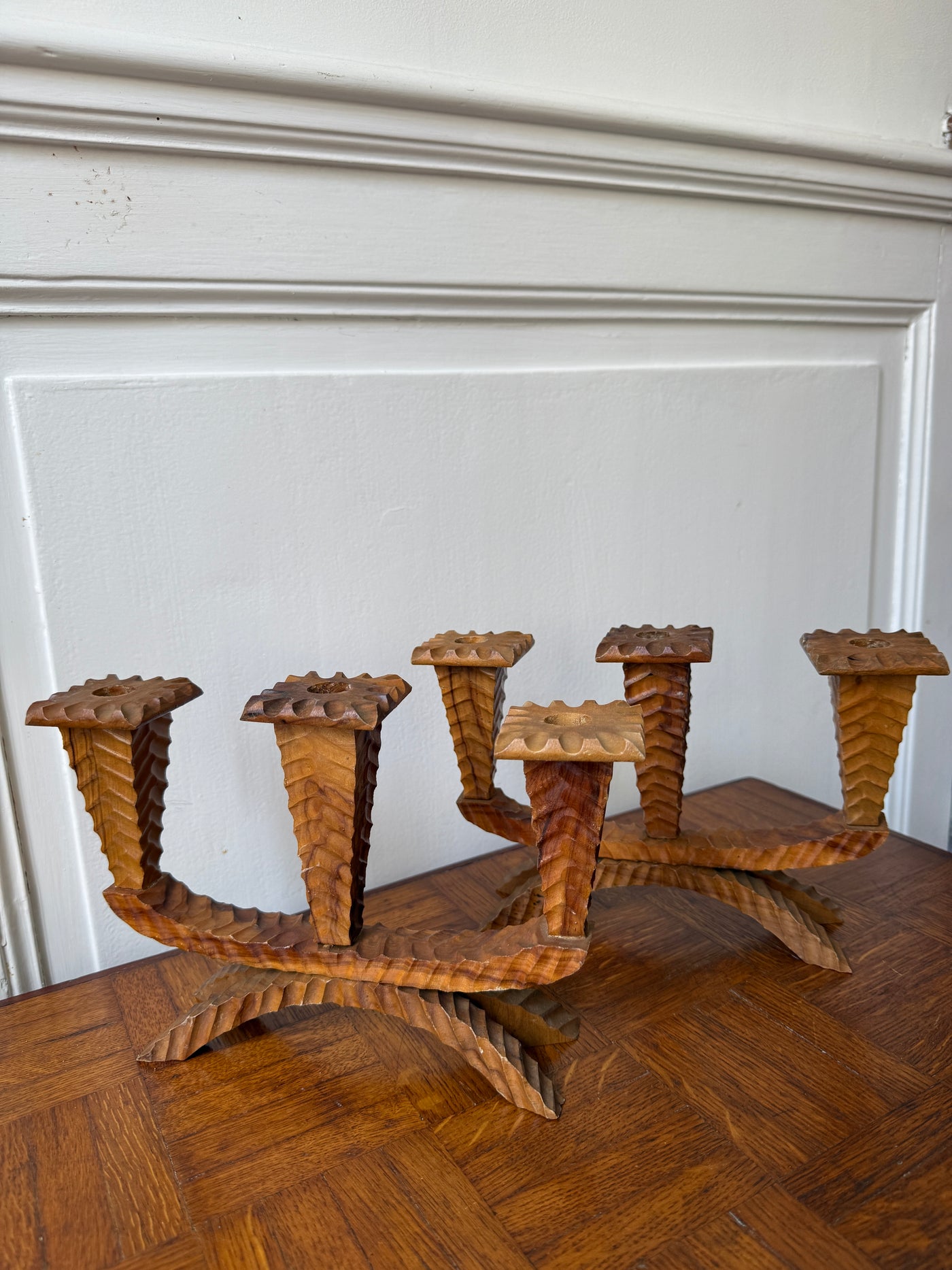 Paire de chandeliers en bois sculpté - 3 branches