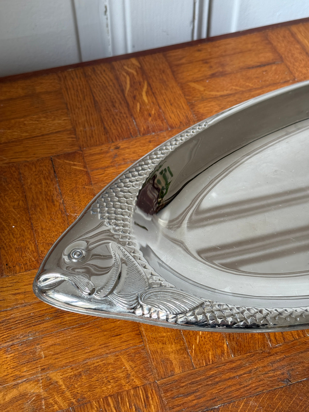 Plat de présentation en métal argenté