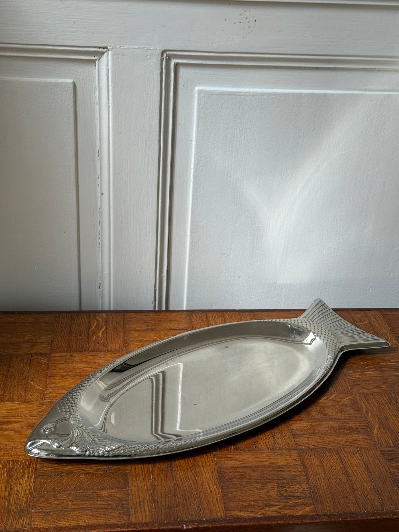 Plat de présentation en métal argenté