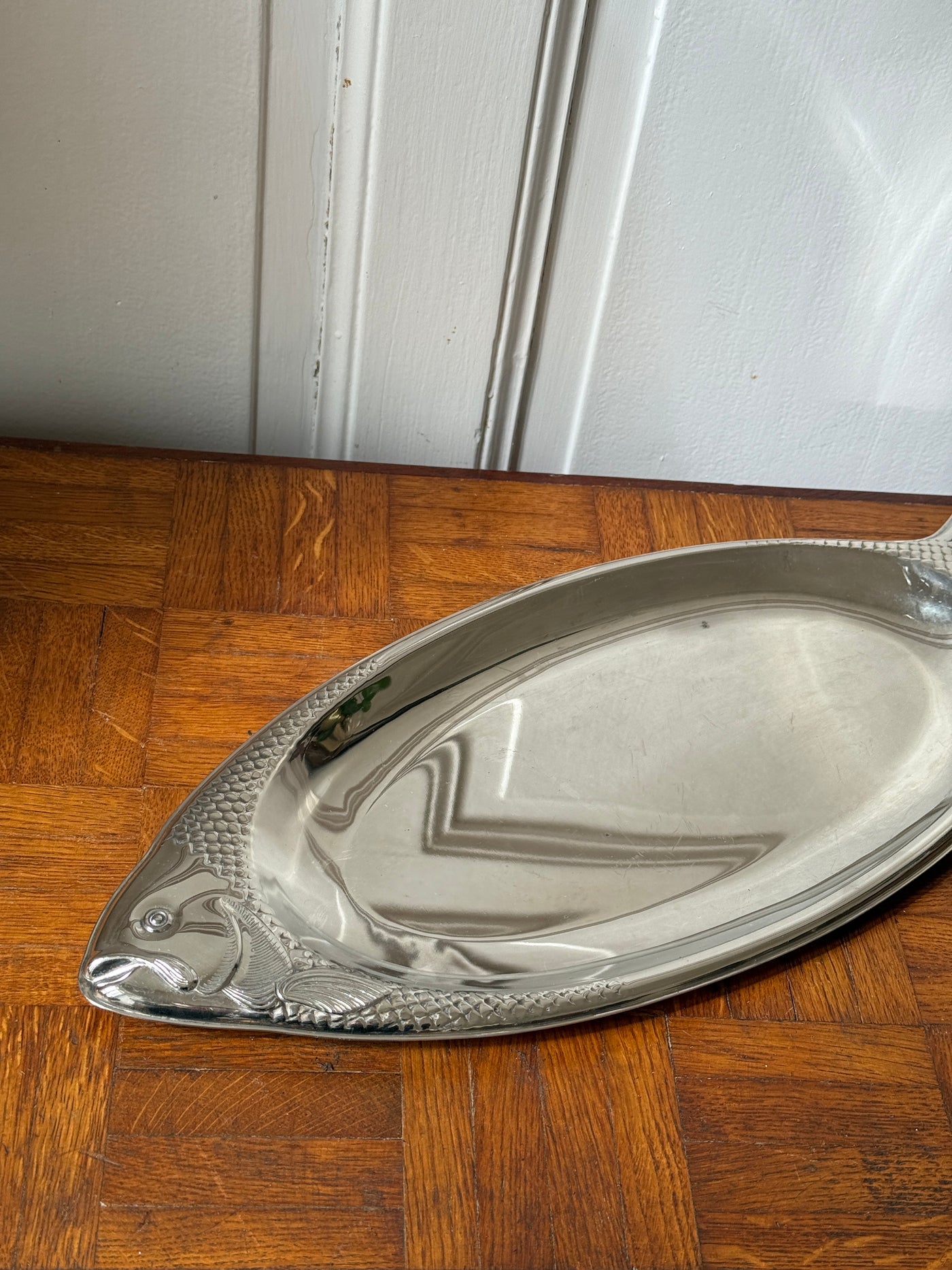 Plat de présentation en métal argenté