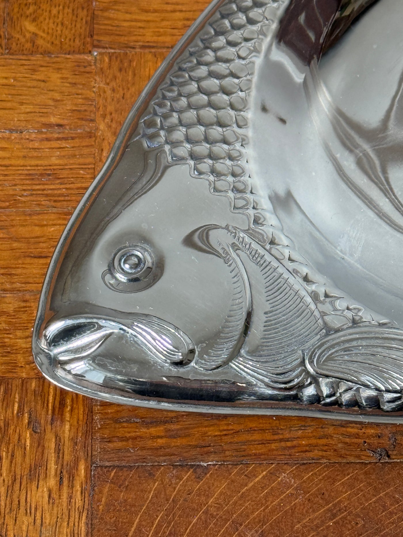Plat de présentation en métal argenté