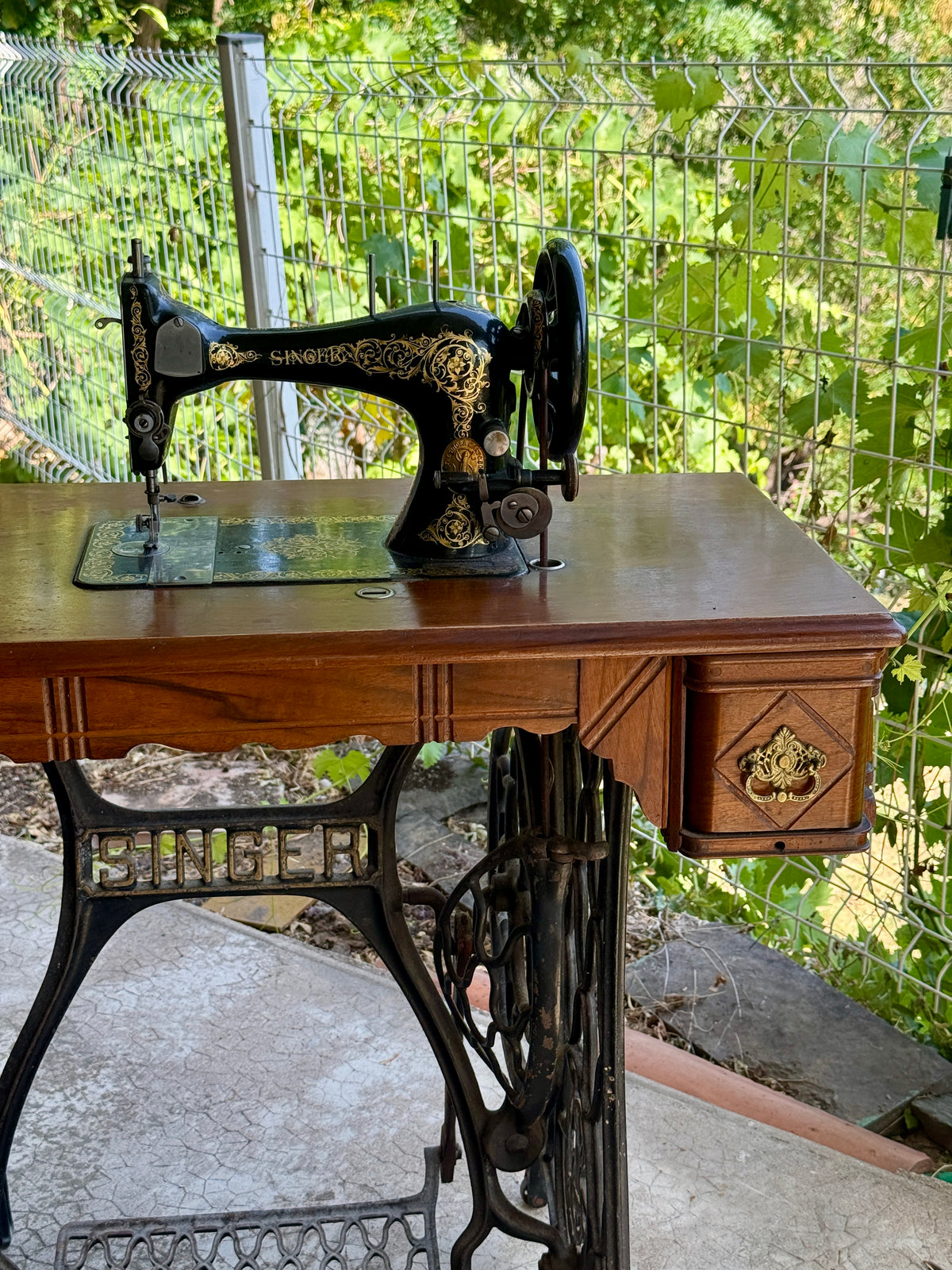 Ancienne machine à coudre Singer