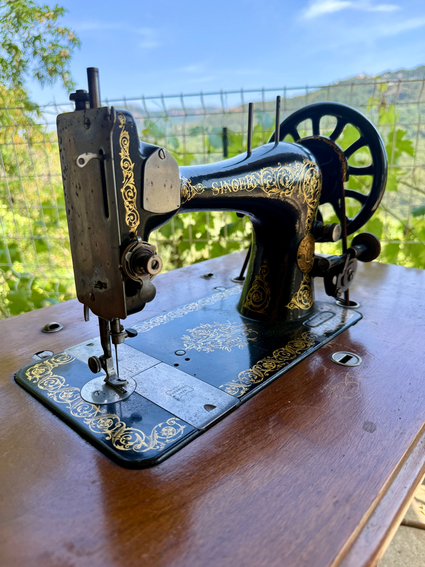 Ancienne machine à coudre Singer