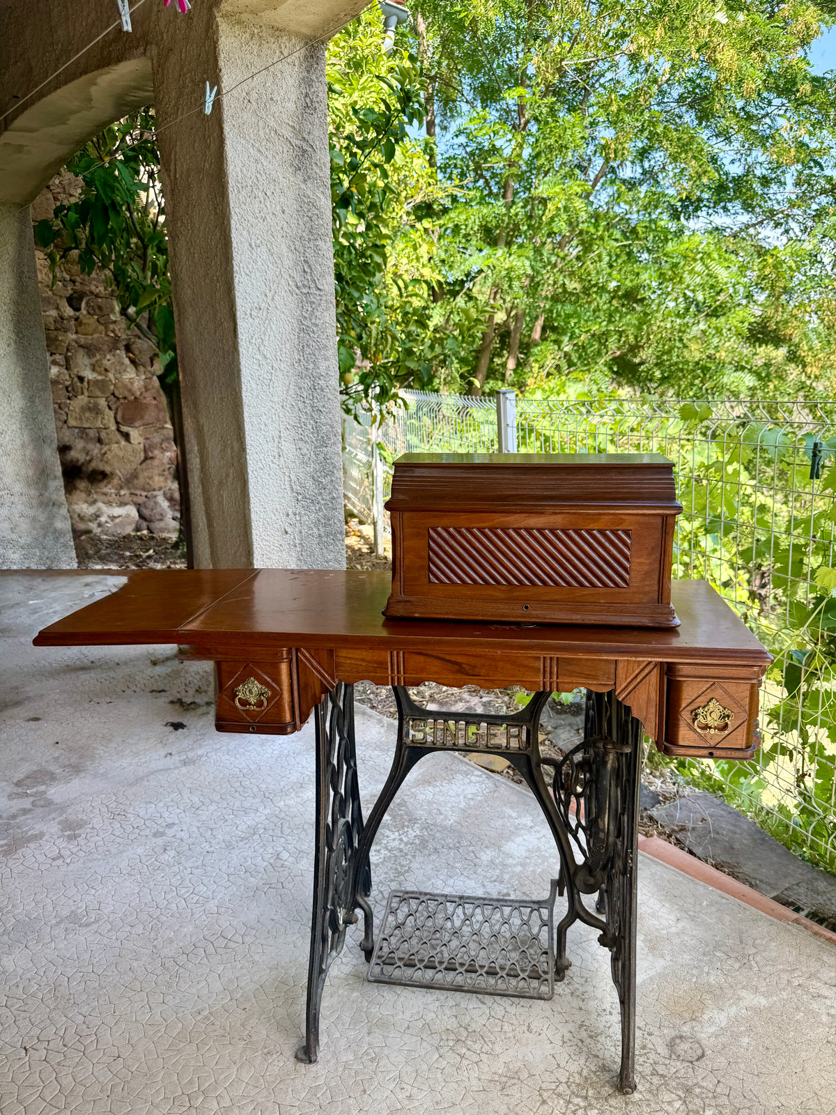 Ancienne machine à coudre Singer