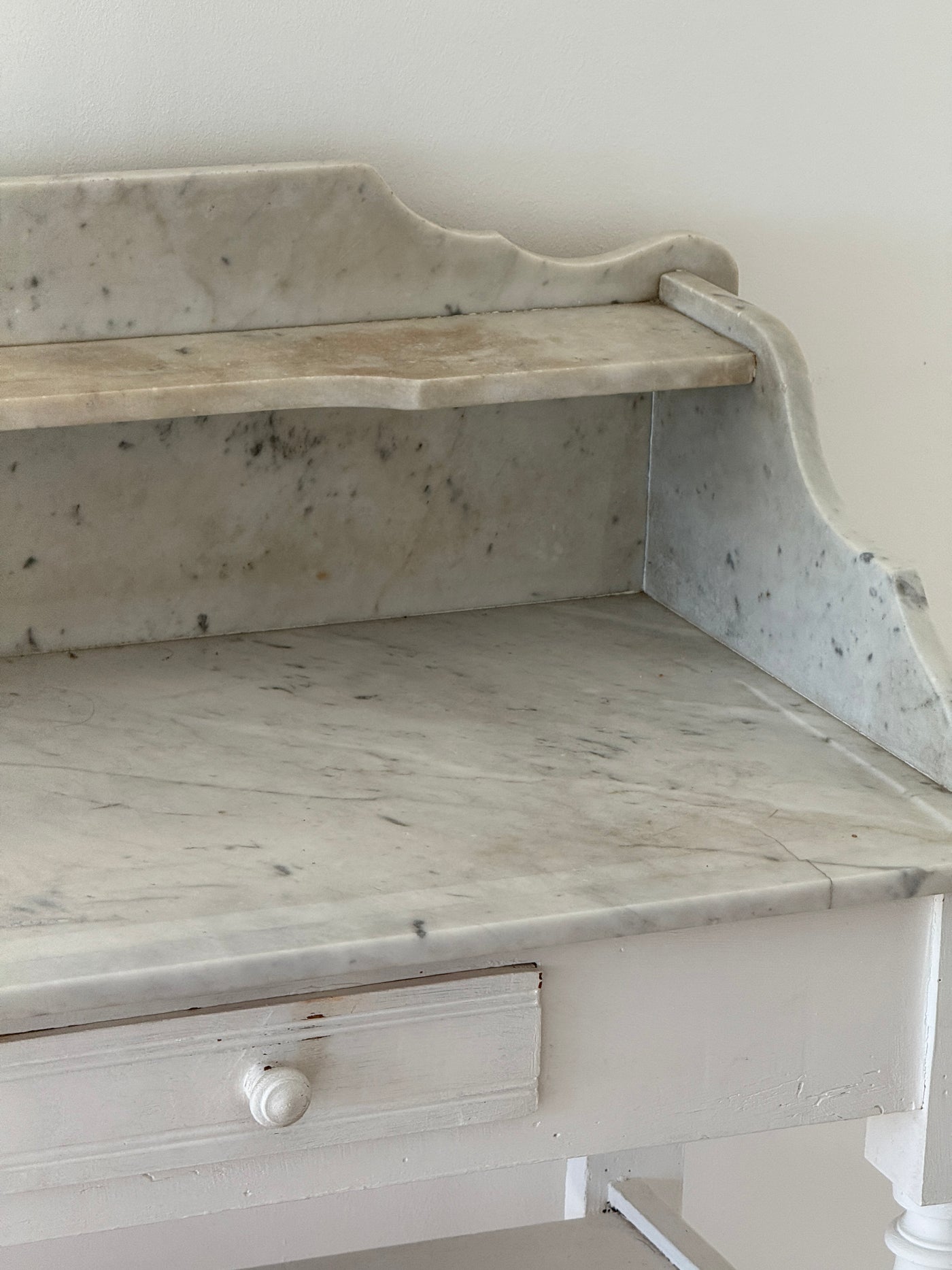 Bureau coiffeuse en bois et marbre shabby chic