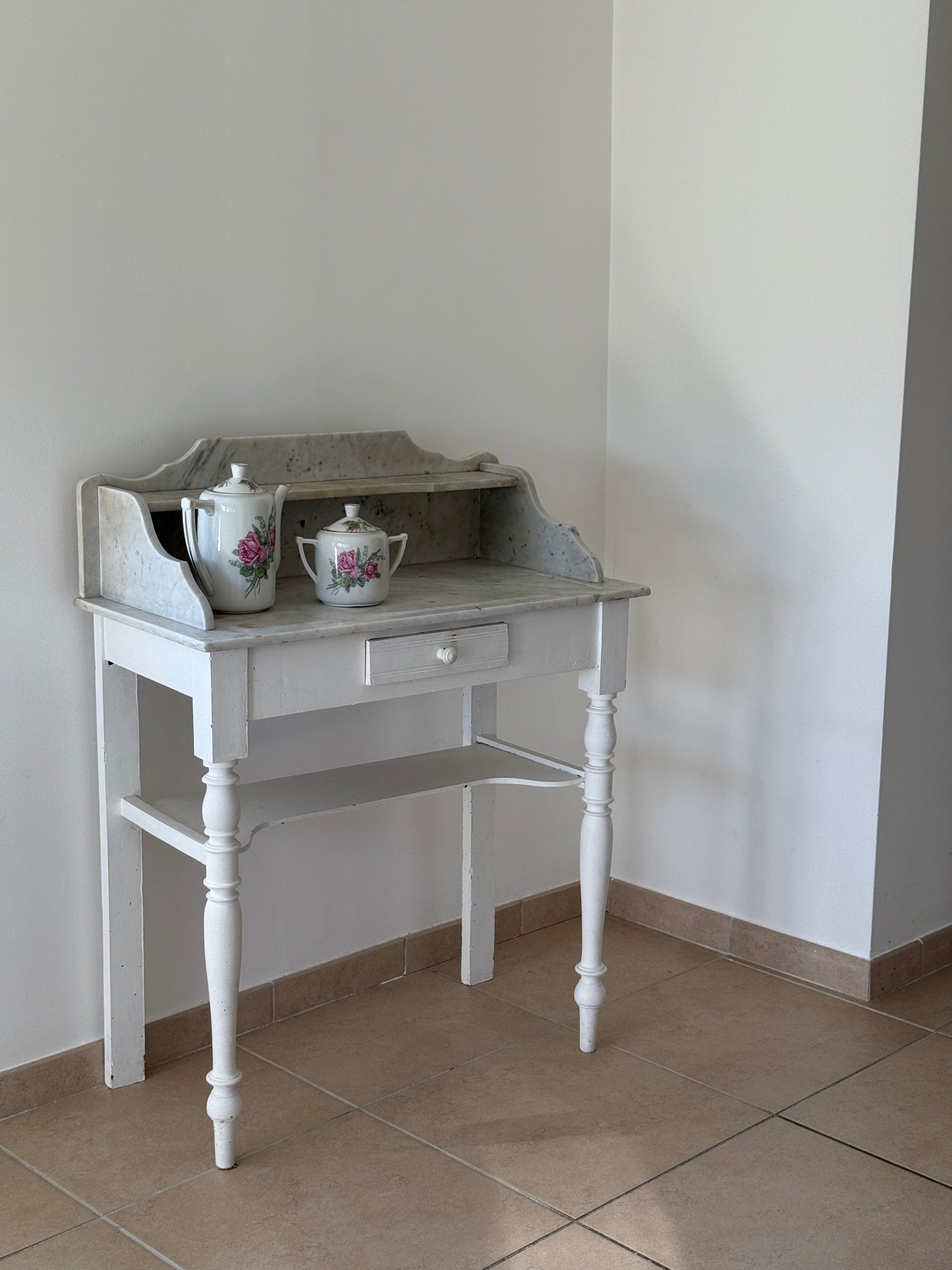 Bureau coiffeuse en bois et marbre shabby chic
