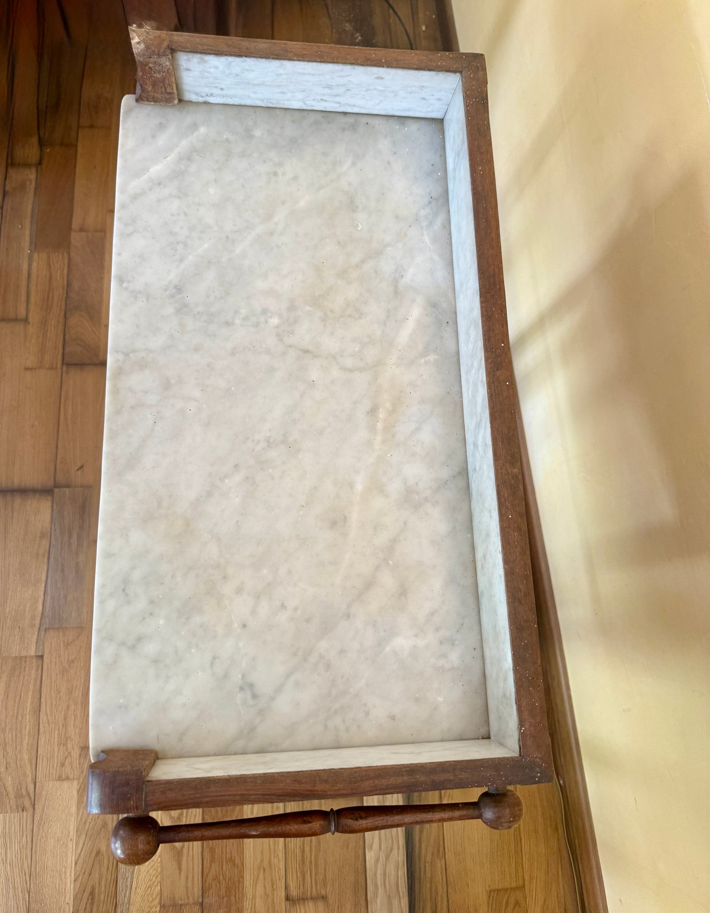 Bureau coiffeuse en bois et marbre