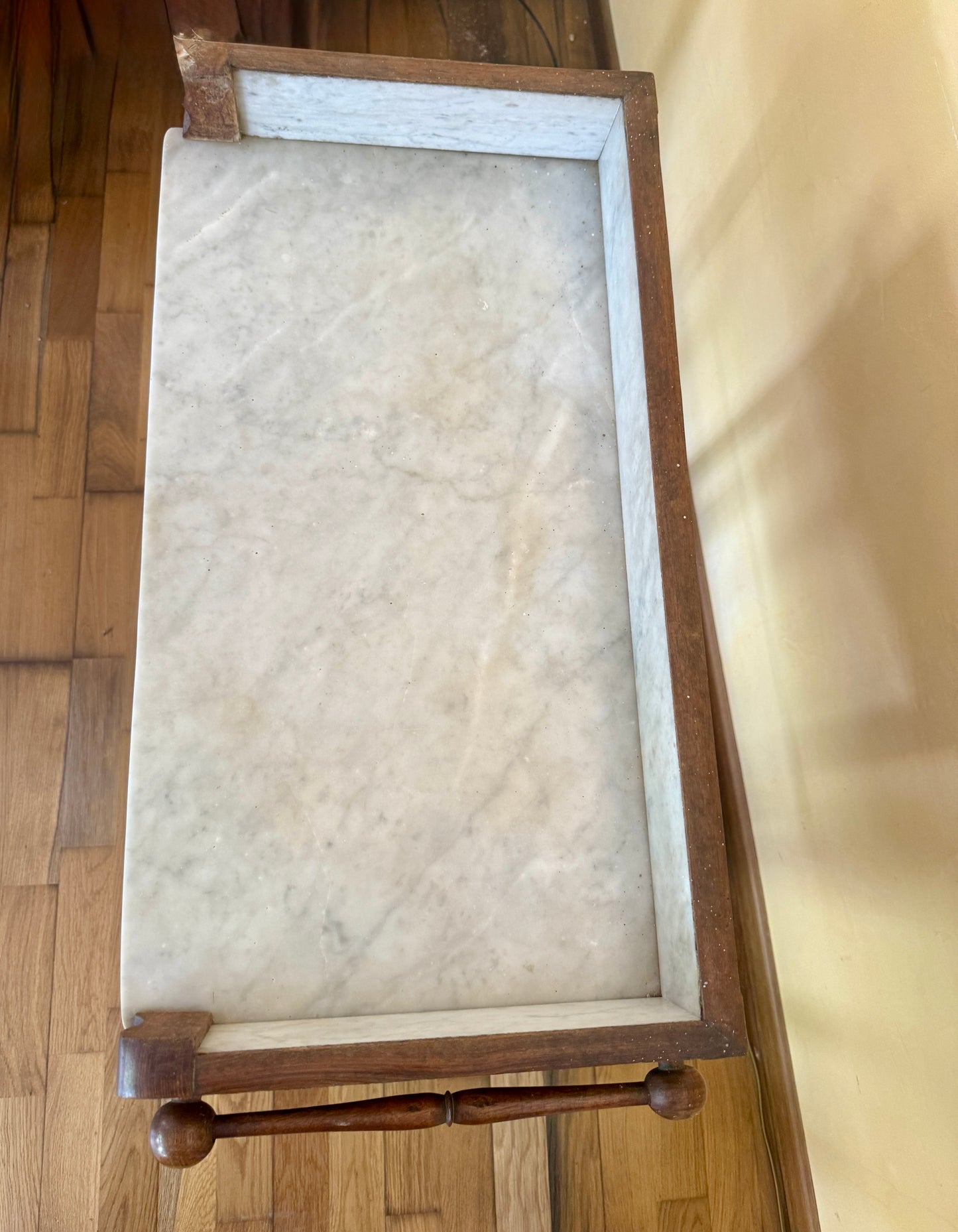 Bureau coiffeuse en bois et marbre
