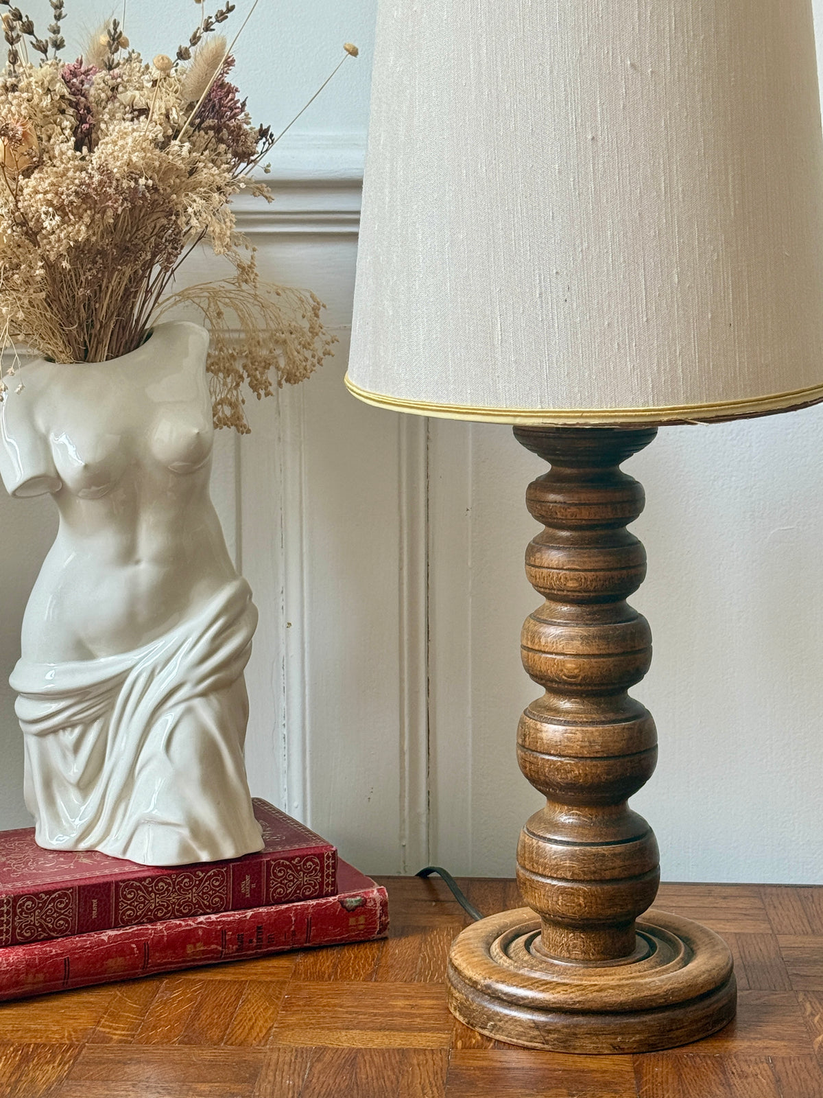 Pied de lampe en bois tourné