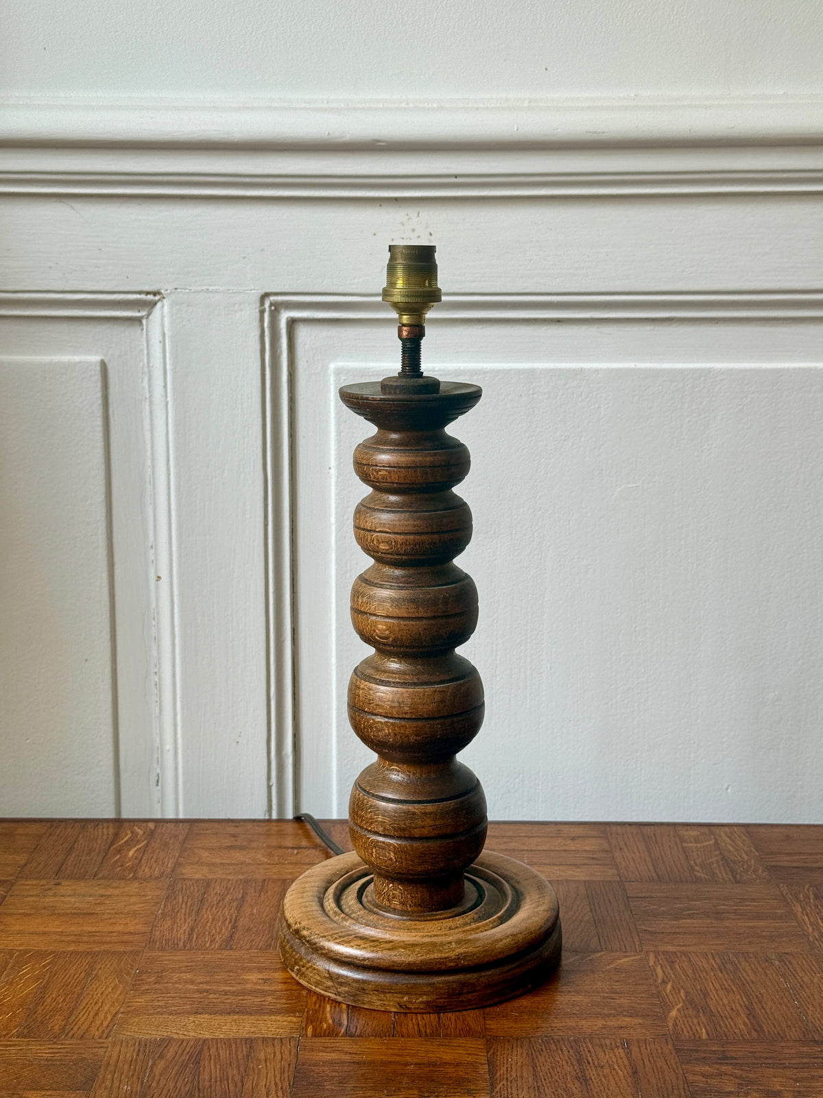 Pied de lampe en bois tourné