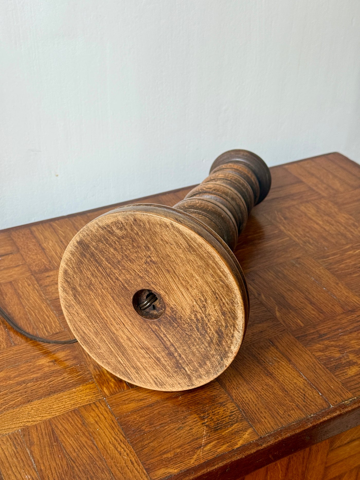 Pied de lampe en bois tourné