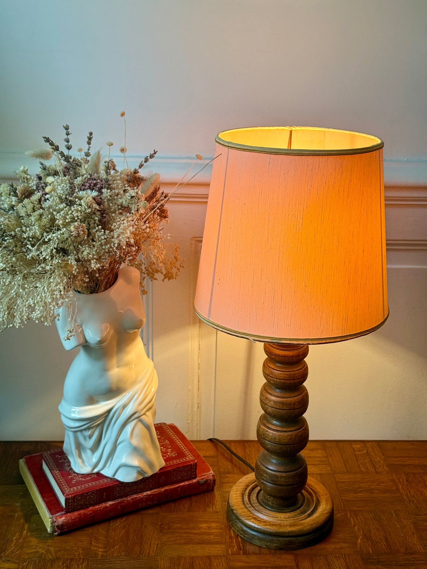 Pied de lampe en bois tourné