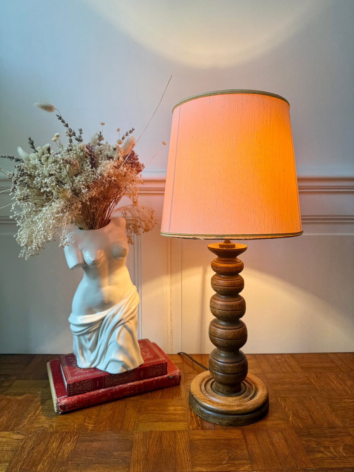 Pied de lampe en bois tourné