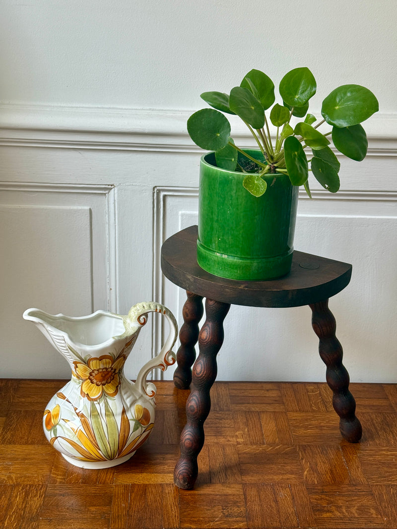 Tabouret tripode en bois tourné
