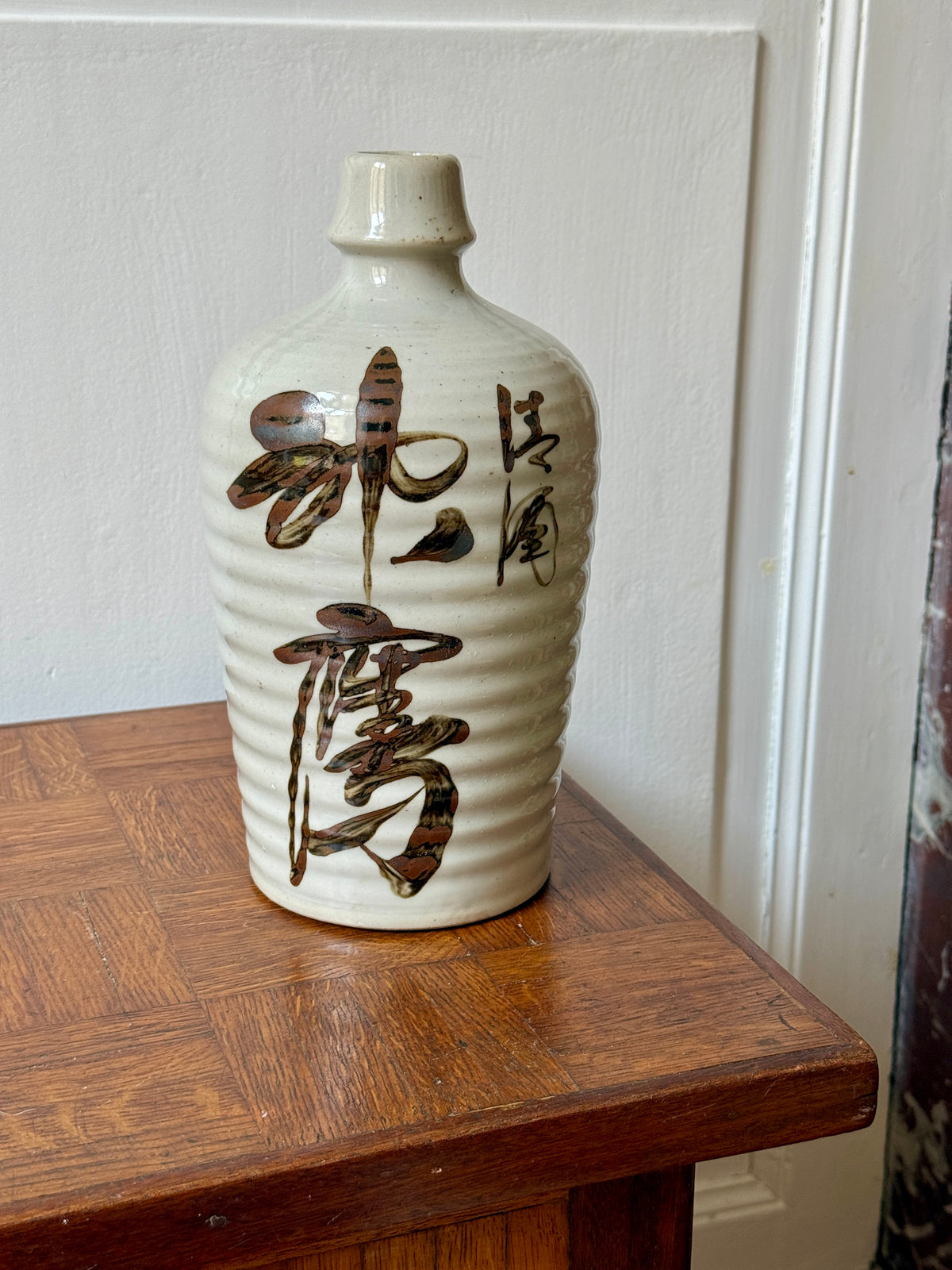 Ancienne bouteille à saké japonaise de forme tokkuri