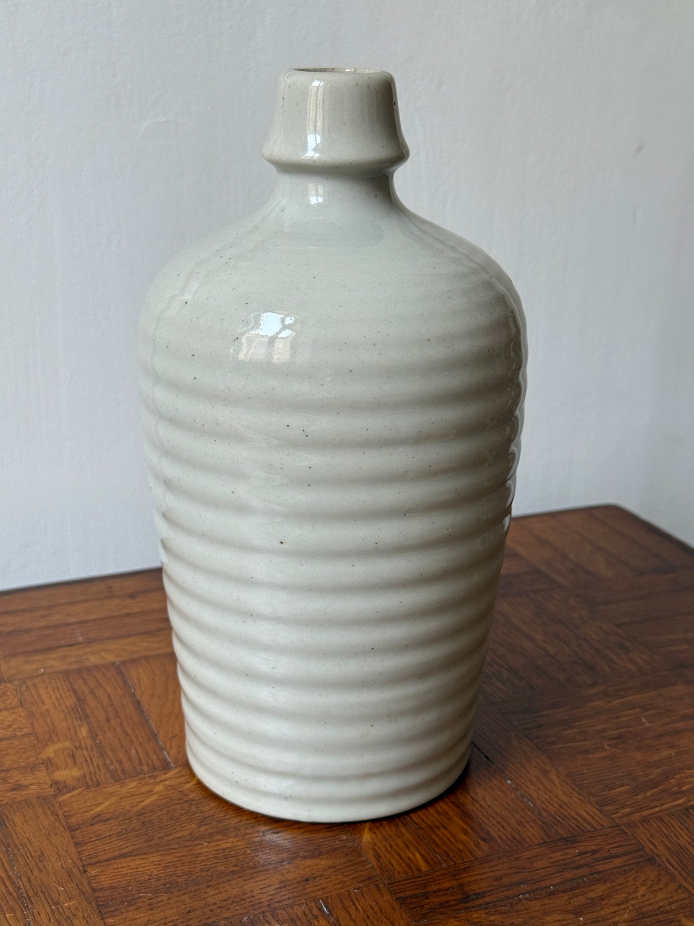 Ancienne bouteille à saké japonaise de forme tokkuri