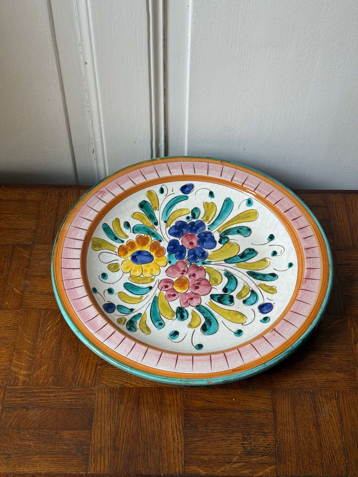 Plat méditerrannéen décor fleuri