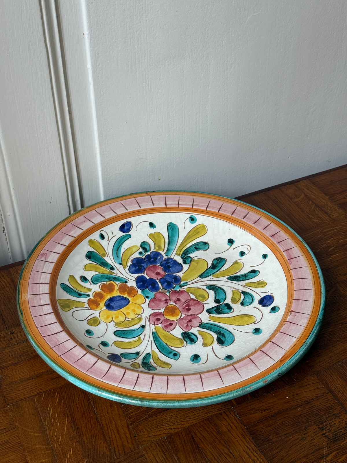 Plat méditerrannéen décor fleuri