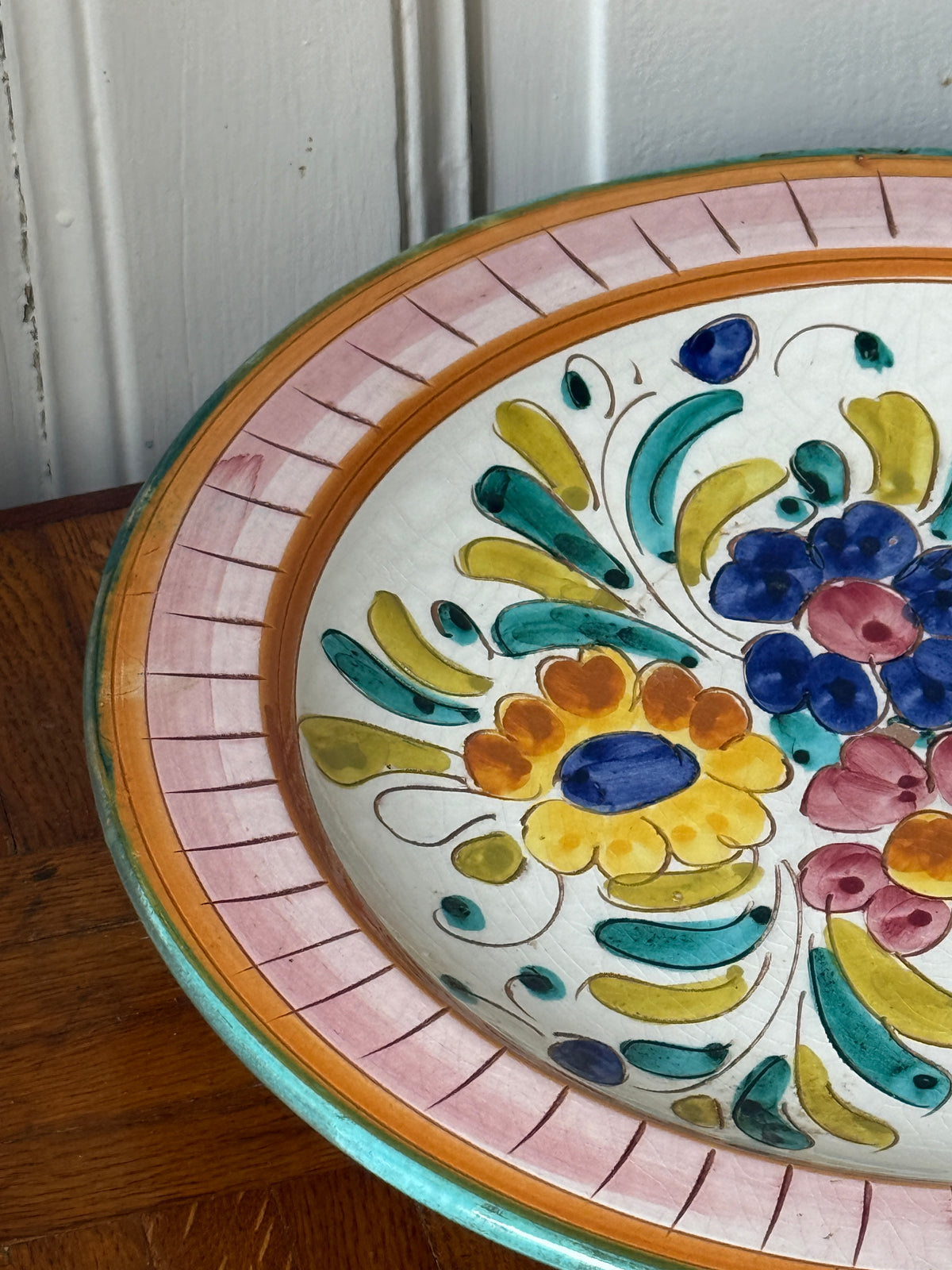 Plat méditerrannéen décor fleuri