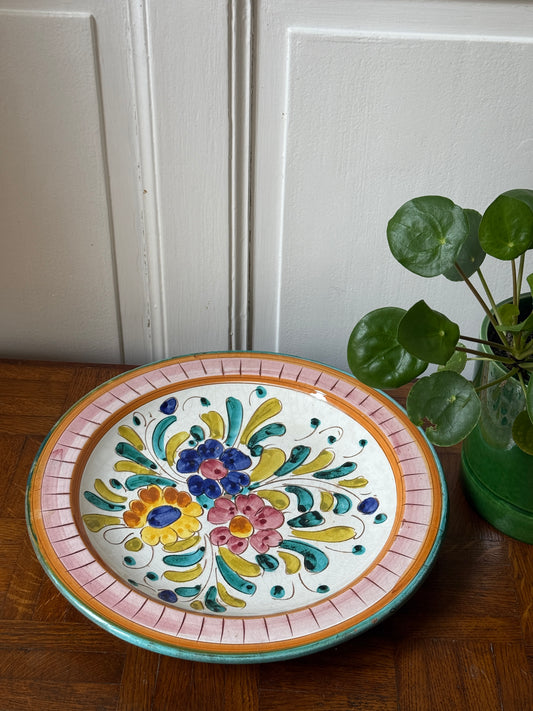 Plat méditerrannéen décor fleuri