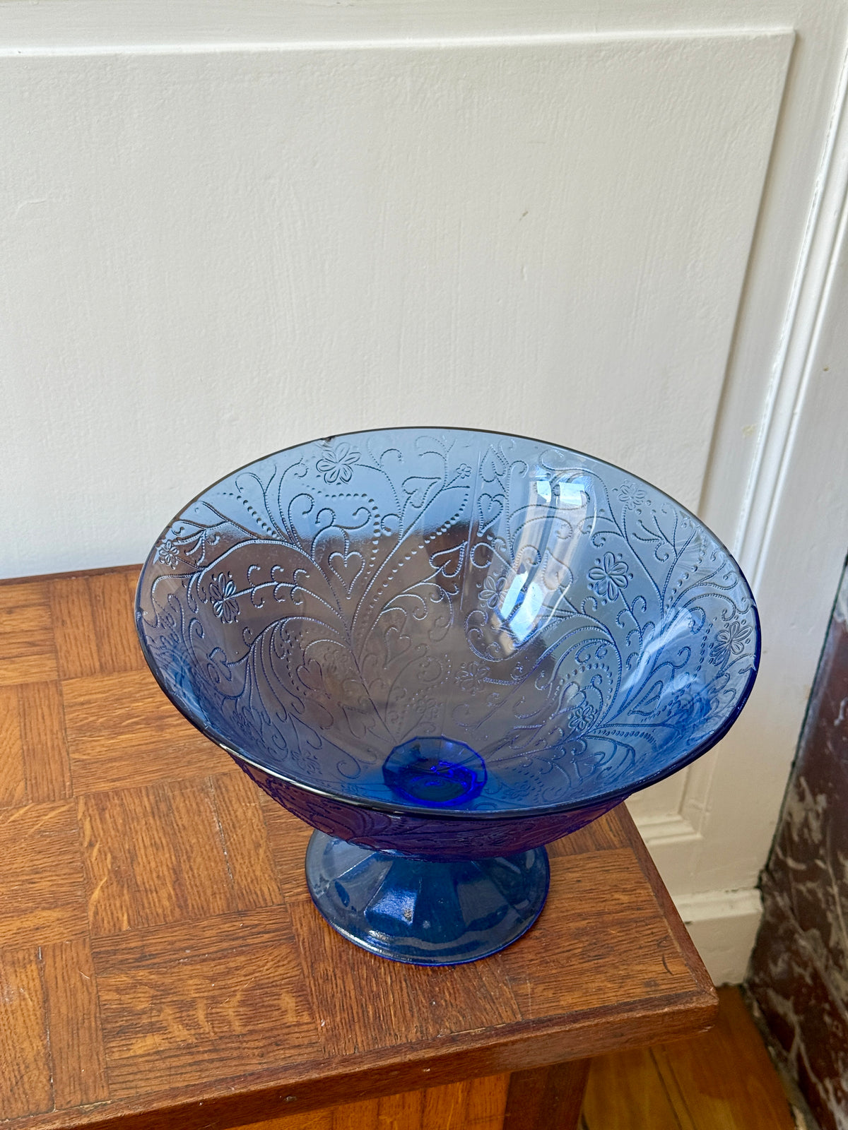 Corbeille à fruits en verre bleuté