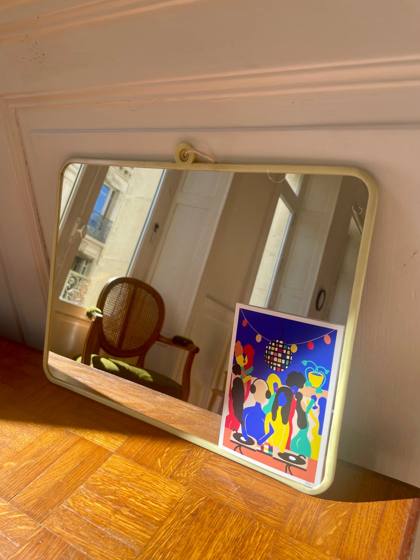 Miroir de barbier vintage jaune