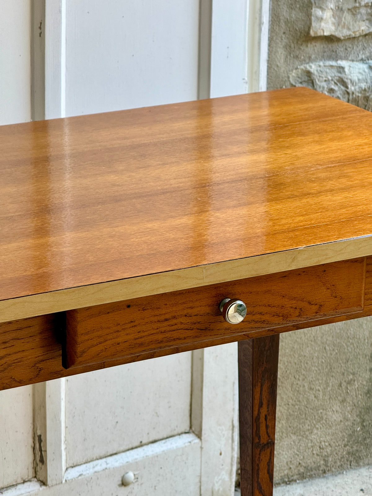 Petit bureau /table en bois et formica