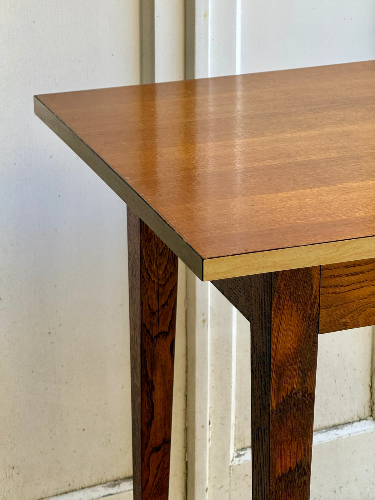 Petit bureau /table en bois et formica