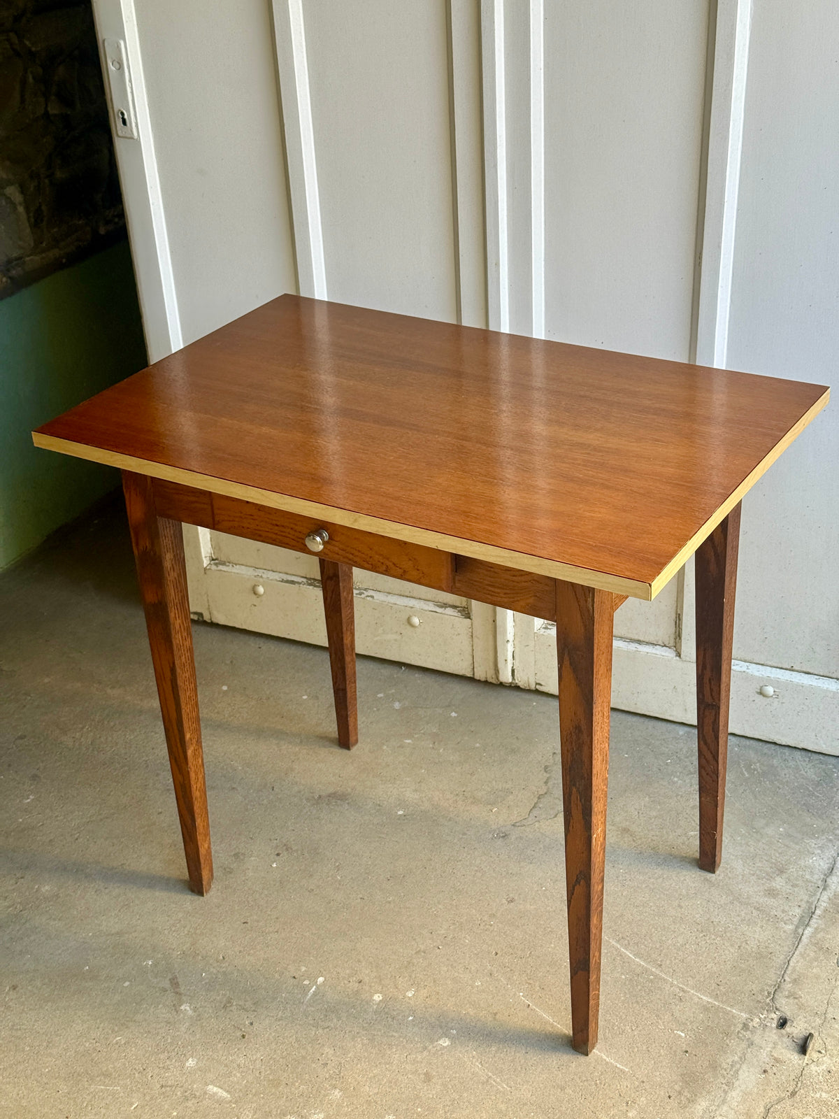 Petit bureau /table en bois et formica