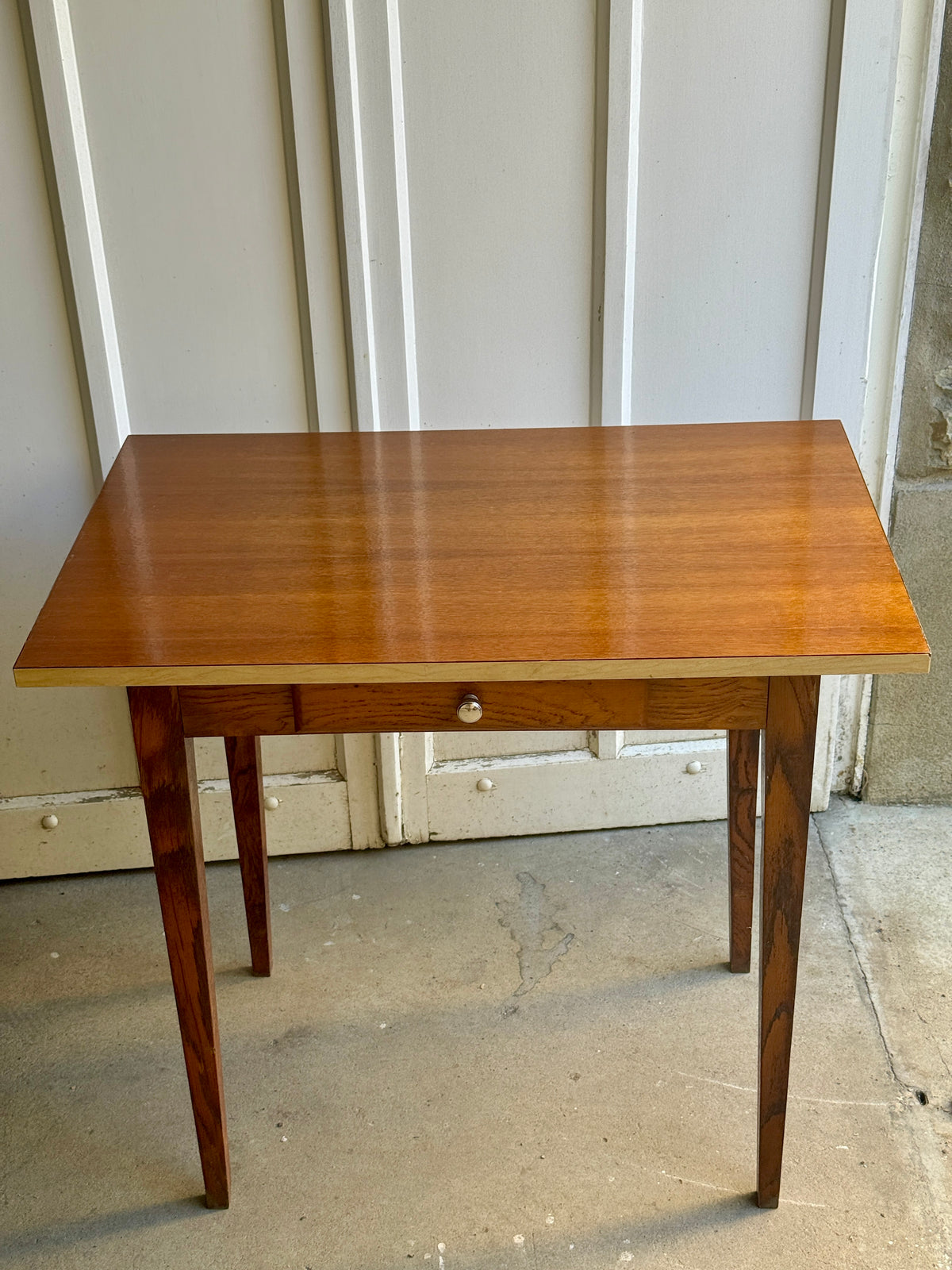 Petit bureau /table en bois et formica