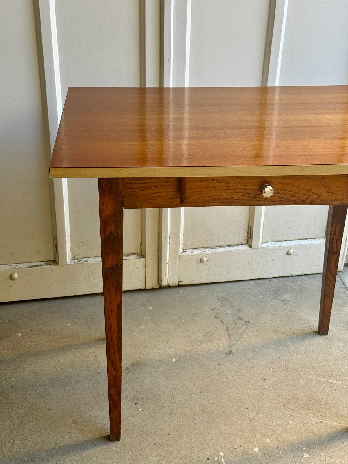 Petit bureau /table en bois et formica