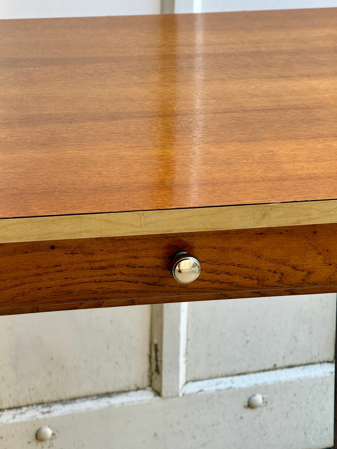 Petit bureau /table en bois et formica