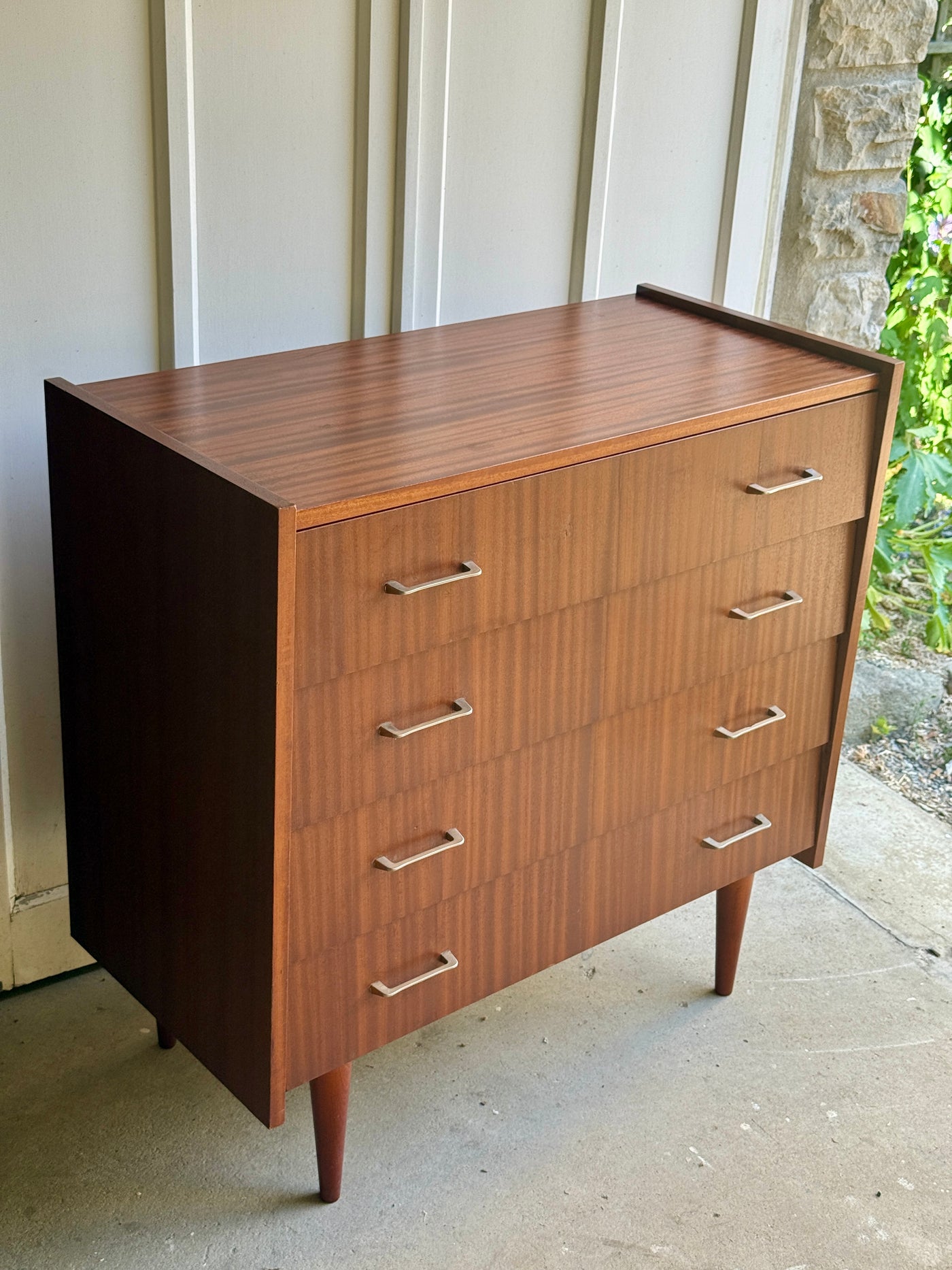 Commode style Mid century