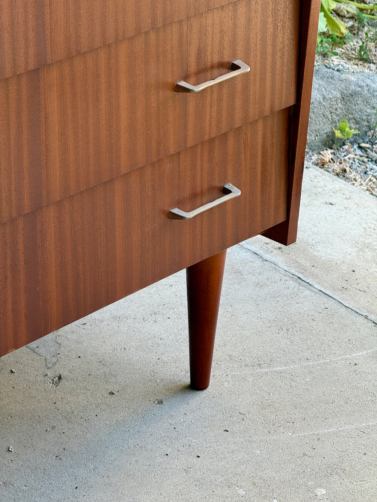 Commode style Mid century