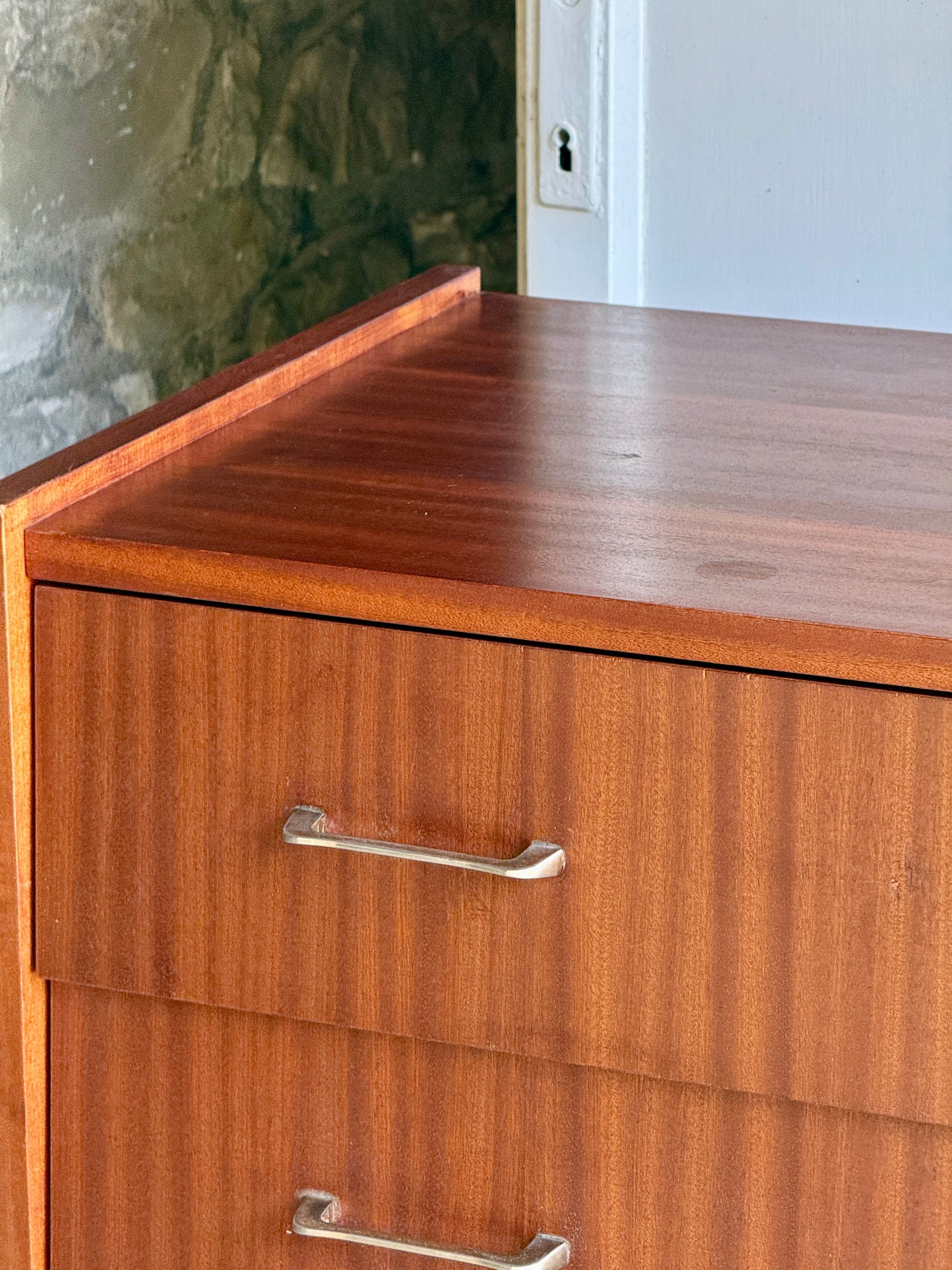 Commode style Mid century
