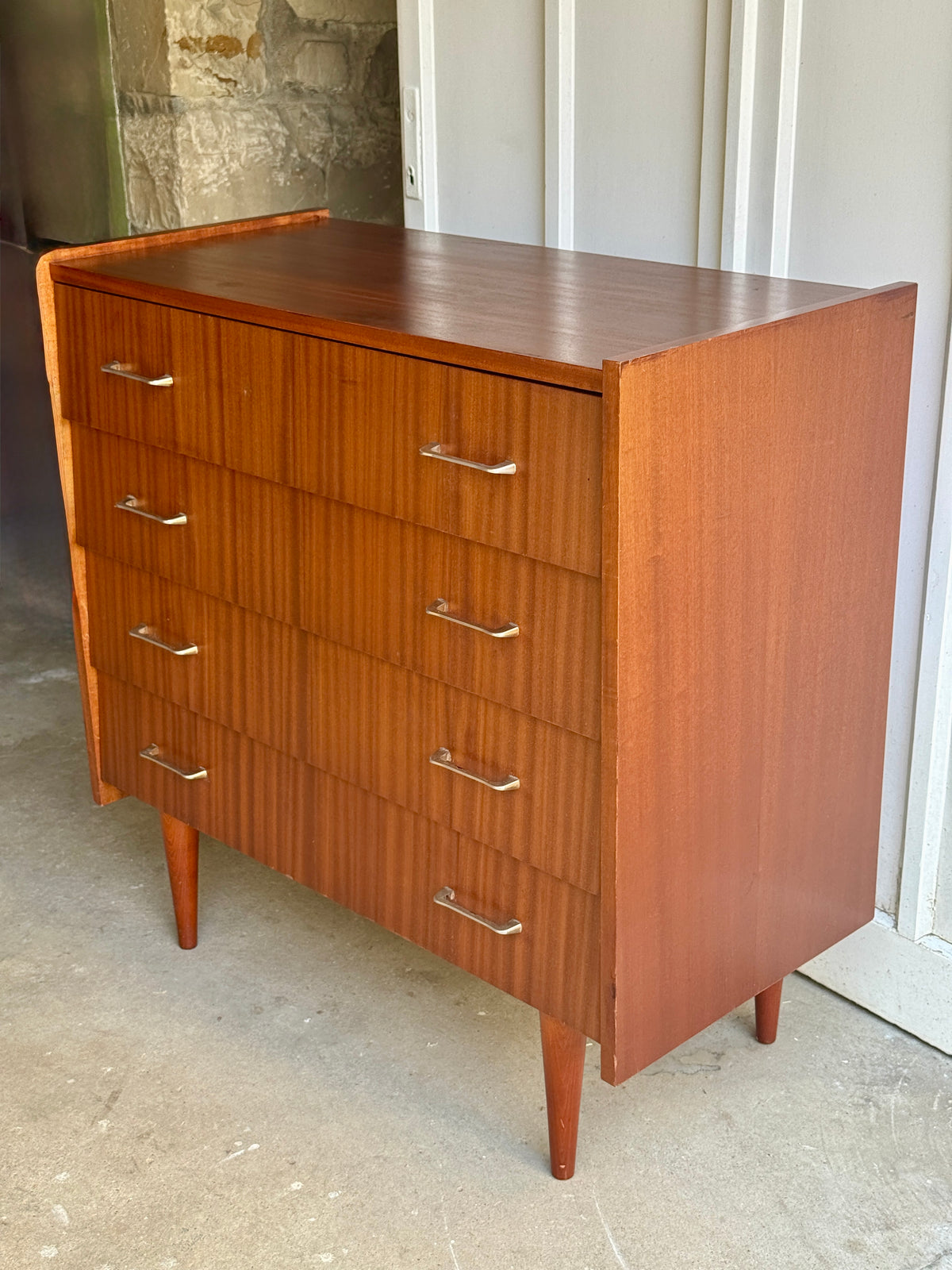 Commode style Mid century