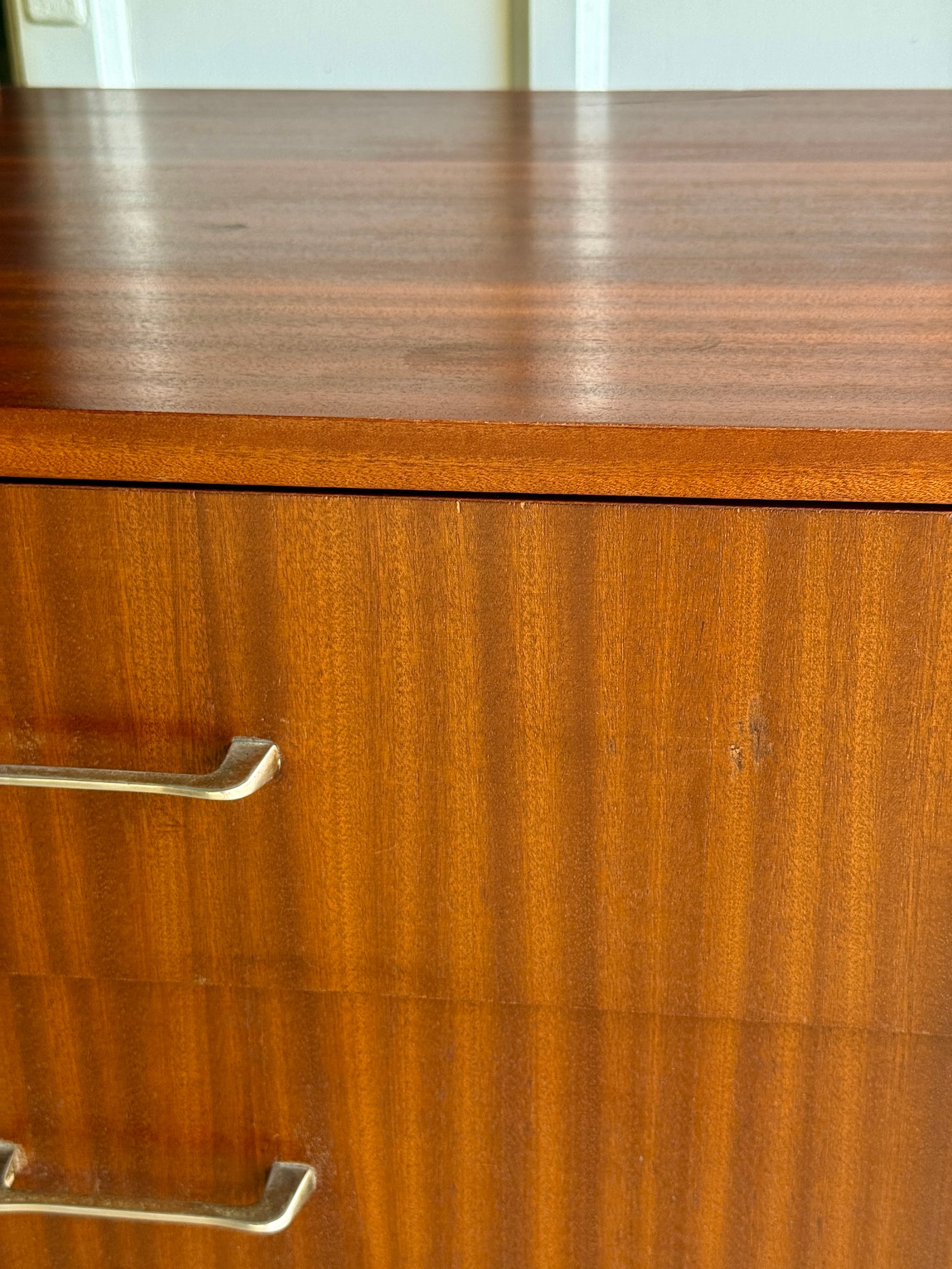 Commode style Mid century