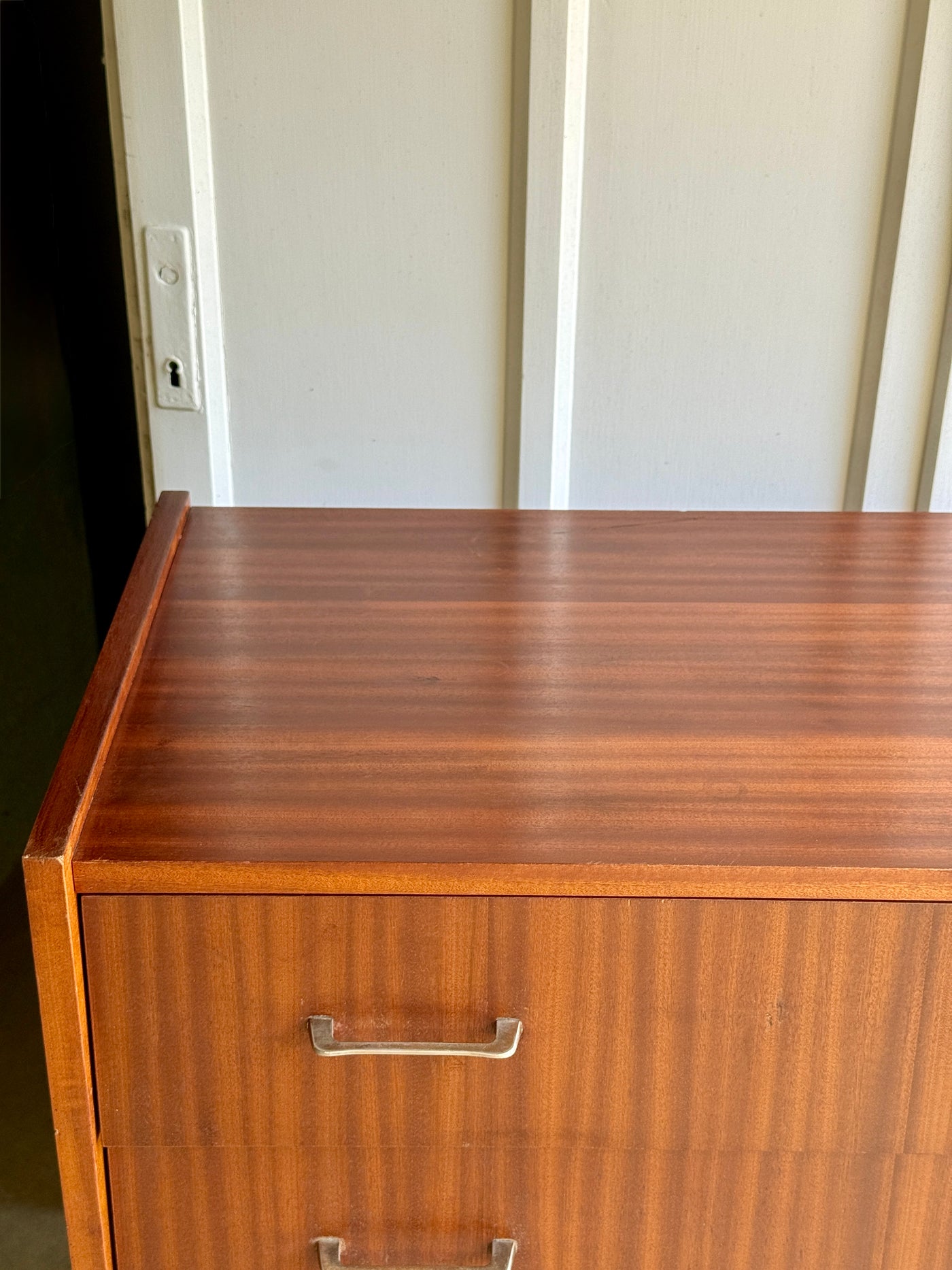 Commode style Mid century