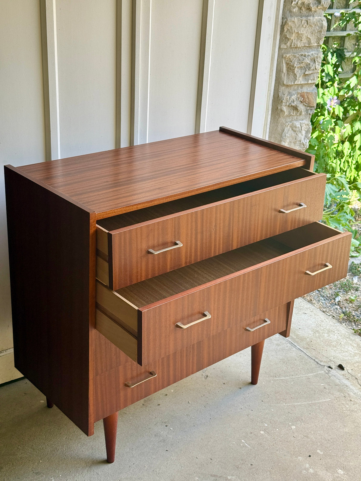 Commode style Mid century