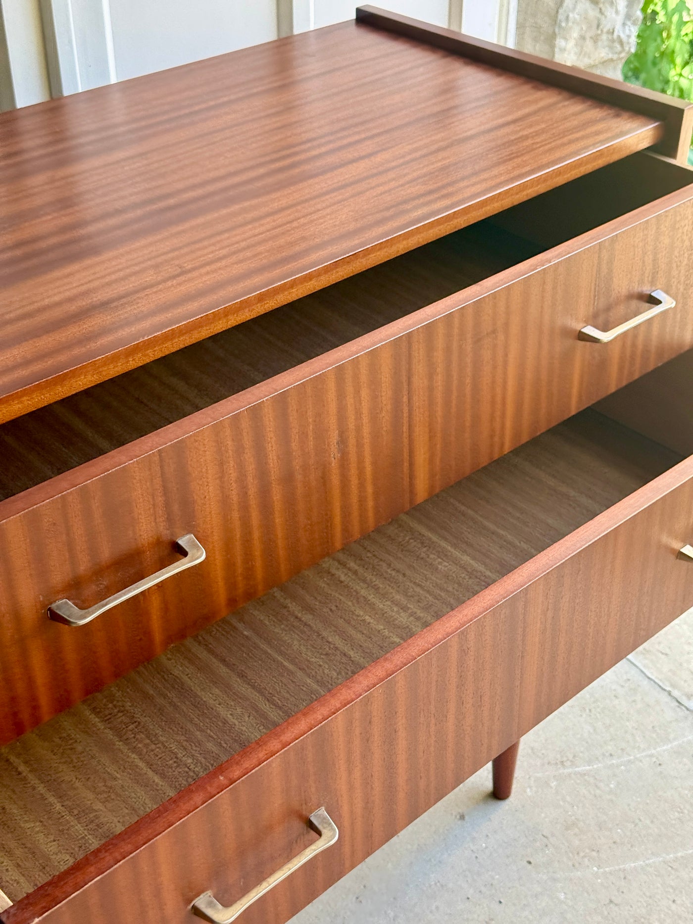 Commode style Mid century