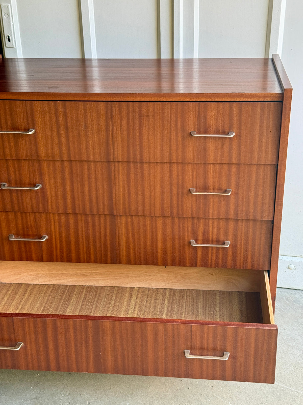 Commode style Mid century