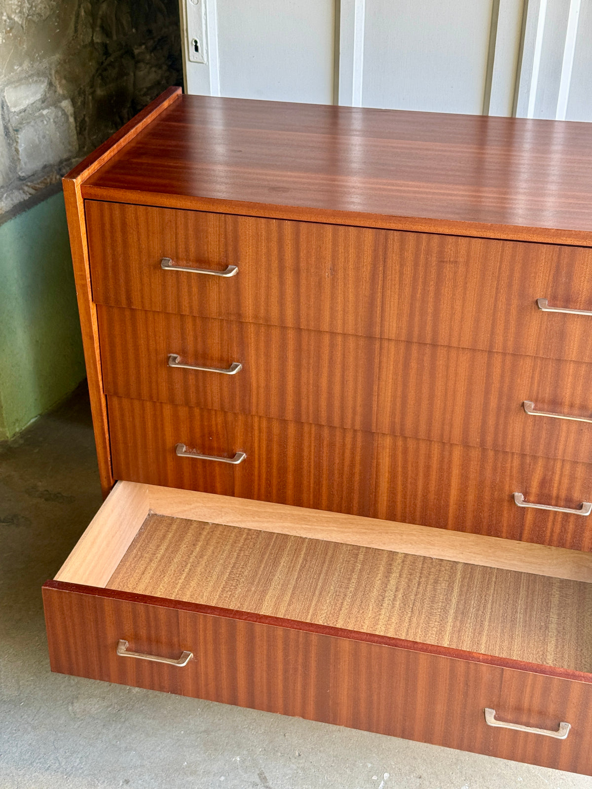 Commode style Mid century