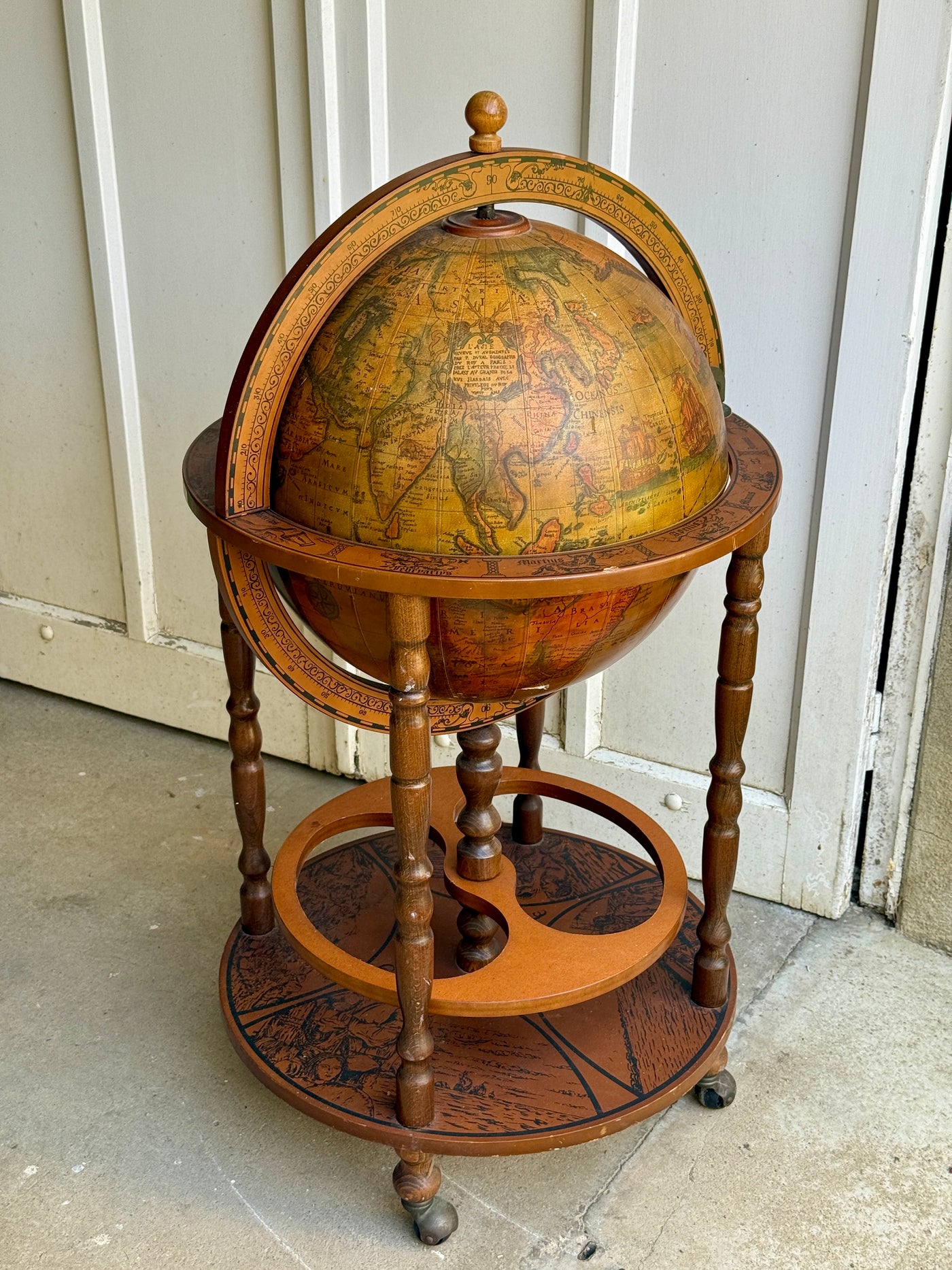 Globe bar à roulettes et plateau tournant