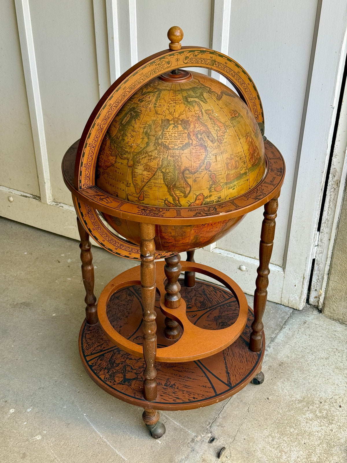 Globe bar à roulettes et plateau tournant