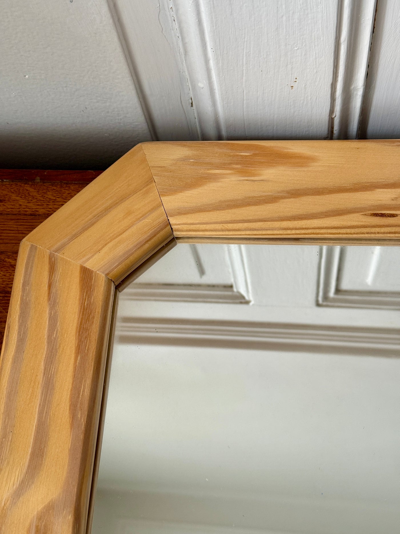 Miroir octogonal en bois clair et nervuré